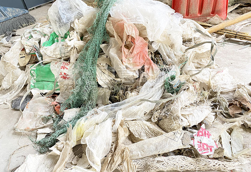 分拣出的大块轻物质