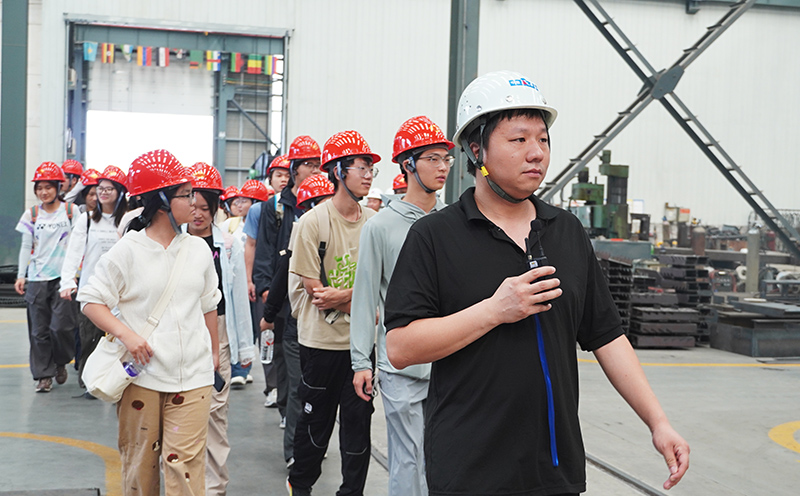 深入生产加工车间 深入生产加工车间