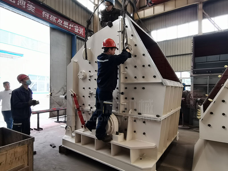 大块废弃物品处理机器破碎机工厂实拍图片